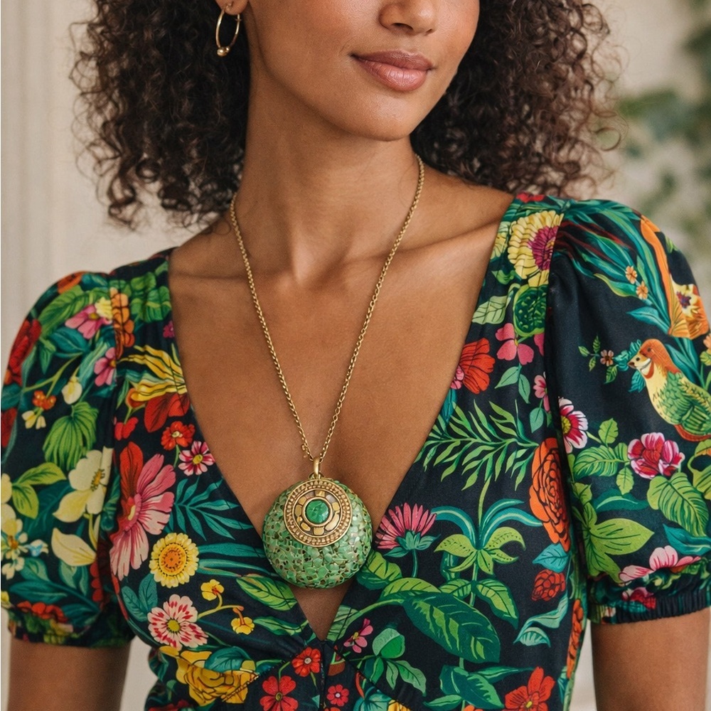 Elegant Green Pendant Necklace